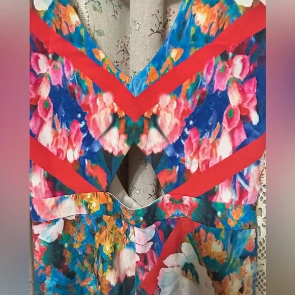 Revolve NBD x The Naven Twins Floral Cutout Romper Size Small EUC‎ - Picture 2 of 10